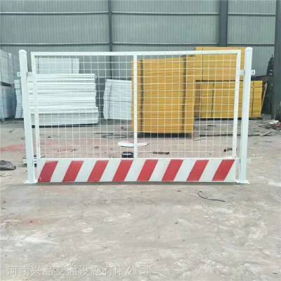 安裝鄭州地鐵工地專用基坑周邊施工防護欄 泥漿池深洞口安全警示圍欄網(wǎng)